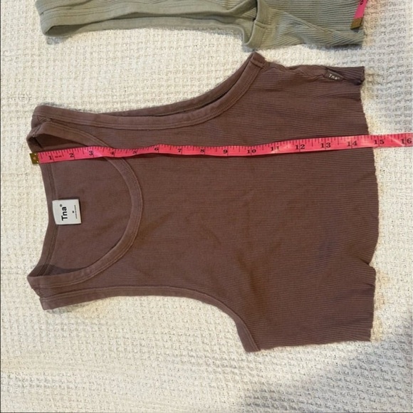 Set of 2 Aritzia Tna Women's Ribbed Crop Tank Top sz medium purple and green - Picture 9 of 11